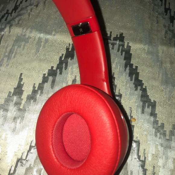 Beats Solo2 (Product Red) edition. *Almost new* - Picture 4 of 5